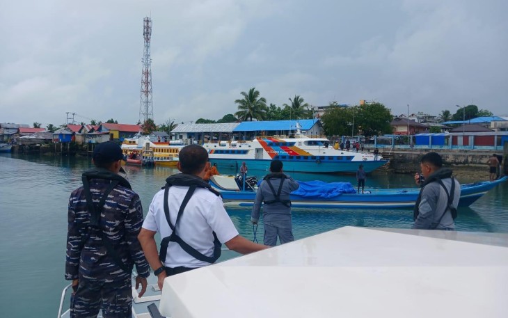 Bakamla RI Serta Tim SAR Gabungan Selamatkan Korban Mati Mesin di Selat Nerong