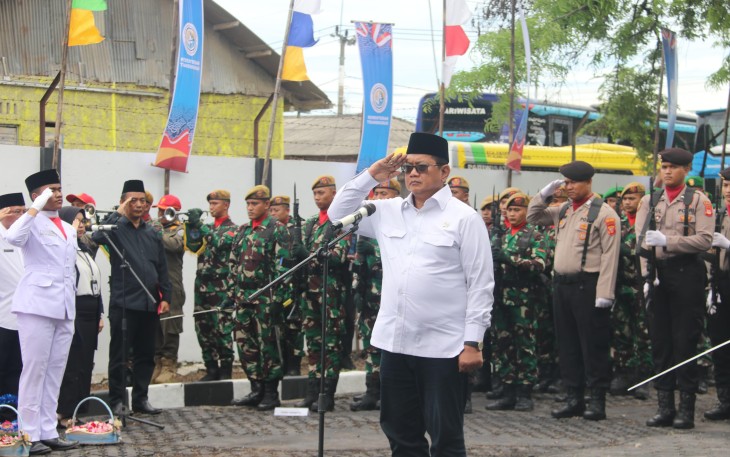 Tabur Bunga Peringatan Hari Bhakti Transmigrasi Ke-74 di Makam Pionir Transmigrasi Sukra Indramayu