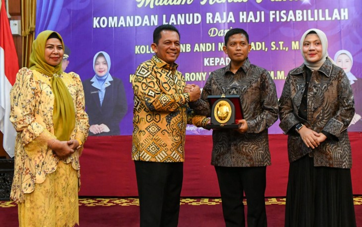 Gubernur Ansar Ahmad Hadiri Malam Kenal Pamit Komandan Lanud Raja Haji Fisabilillah