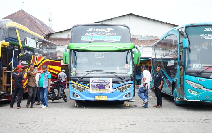 Direktur Angkutan Jalan, Ernita Titis Dewi saat meninjau Terminal Kawasan Wisata Religi Sunan Ampel, Jumat (27/12)