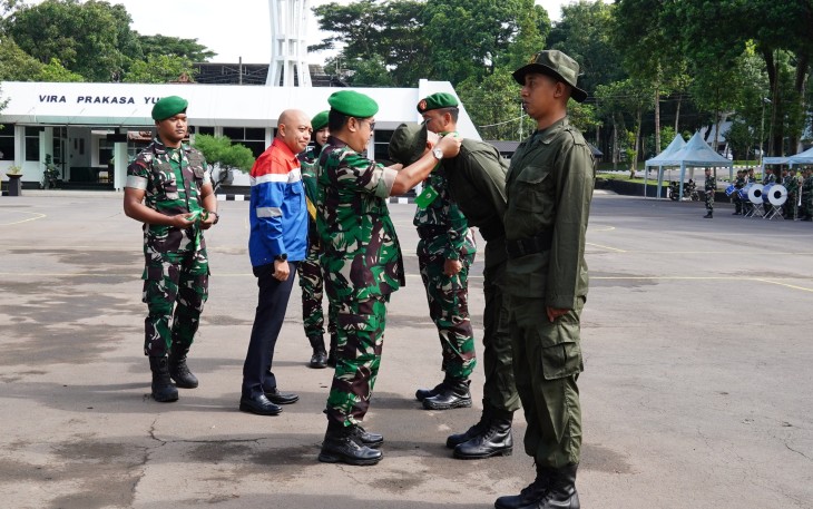 Direktur Umum (Dirum) Akademi Militer, Brigjen TNI Dedy Zulkifli, S.H., memimpin upacara pembukaan Program Kewiraan dalam rangka Pre-Employment Training bagi peserta Pertamina Group