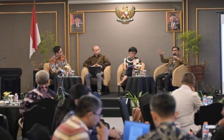 Forum Tematik Bakohumas Kemenlu bertema “Diplomasi Digital untuk Penguatan Nation Branding Indonesia," secara hybrid di Bandung, 27 Februari 2024.