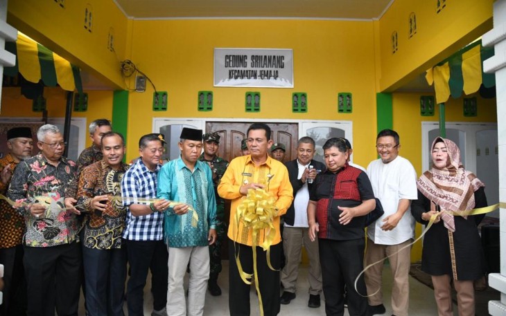 Gubernur Kepulauan Riau H. Ansar Ahmad terus berkeliling pulau yang ada di Tujuh Kabupaten dan Kota di Kepri guna merealisasikan berbagai Program Pemprov Kepri di tahun 2023 sekaligus melanjutkannya di tahun 2024