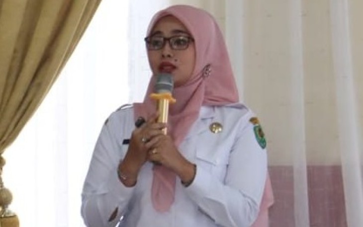 Novita Sari Wahyuni, Kepala Dinas Perdagangan dan Koperasi UKM Kabupaten Tapsel, memberikan arahan bagi Koperasi Tondi Bersama