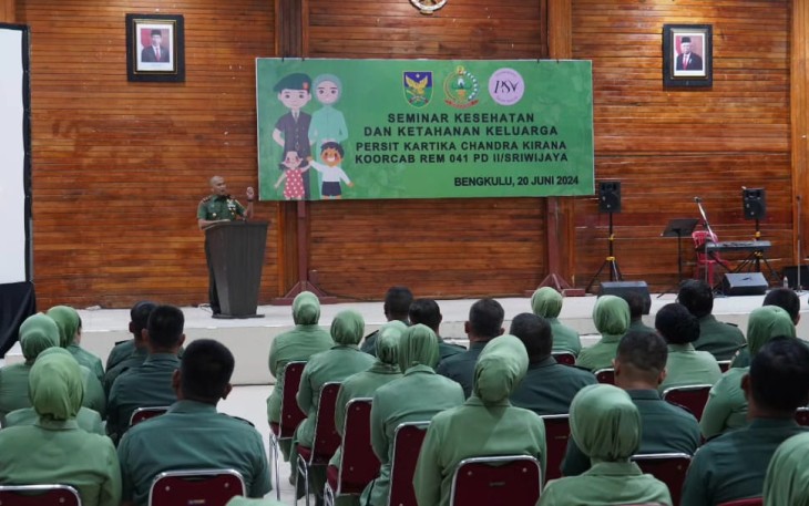 Danrem 041/Gamas saat Buka Seminar Kesehatan dan Ketahanan Keluarga
