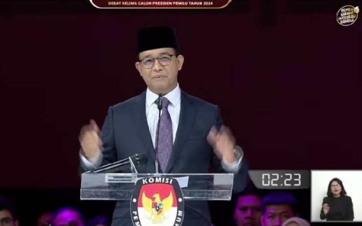 Calon presiden nomor urut 1 Anies Baswedan  di debat capres pamungkas di Jakarta, Minggu (04/02) malam.