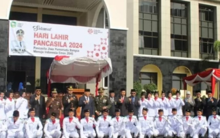  Momentum Peringatan Hari Pancasila di Kabupaten Pasaman tahun ini diperingati dengan pelaksanaan Upacara bendera di halaman kantor Bupati Pasaman, pada sabtu 1 Juni 2024