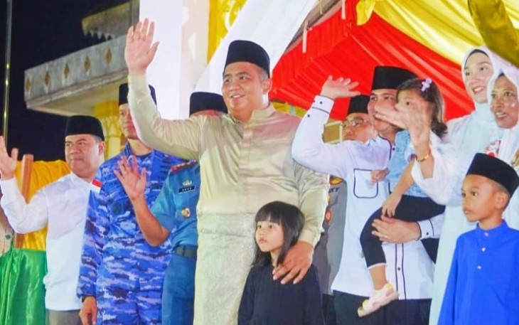 Bupati Roby saat Lepas Pawai Takbir Idul Adha 1445 H
