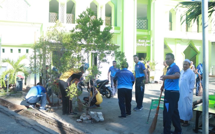 Lanud Sultan Hasanuddin Gelar Karya Bakti Pembersihan Fasilitas Umum