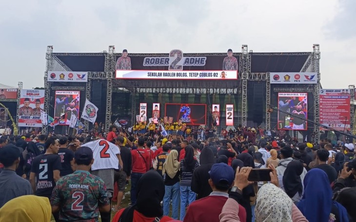 Suasana acara kampanye akbar pasangan calon bupati dan wakil bupati Karanganyar nomor urut 2, Adhe Eliana dan Rober Christanto (Berlian), di Stadion 45 Karanganyar, Sabtu (23/11/2024)