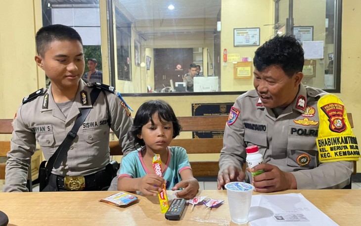Polsek Kembangan Temukan Anak Perempuan Terlantar di Perumahan Intercon
