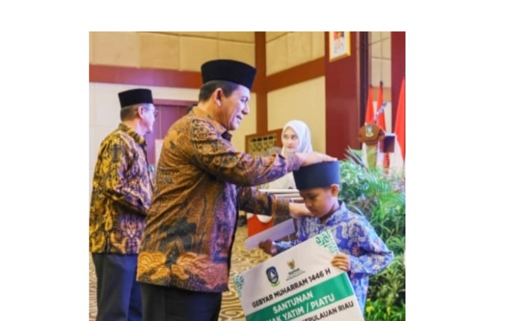 Gubernur Ansar dan Baznas Kepri Serahkan Santunan serta Bantuan untuk 960 Penerima