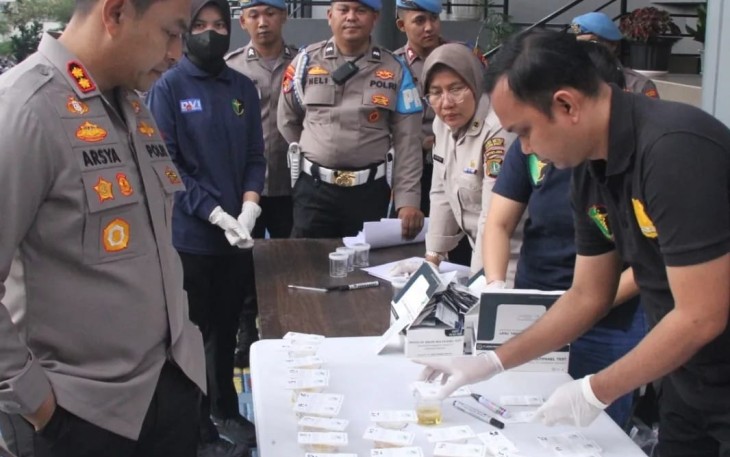Polres Metro Jakarta Barat Laksanakan Pemeriksaan Urine Mendadak Terhadap Personel
