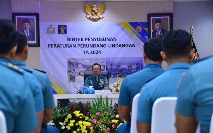 Kadiskumal Laksamana Pertama TNI Leonard Marpaung saat membuka bintek di Ruang Rapat (Rupat) Diskumal, Gedung B4 Mabesal Cilangkap, Jakarta Timur, Senin (04/03).