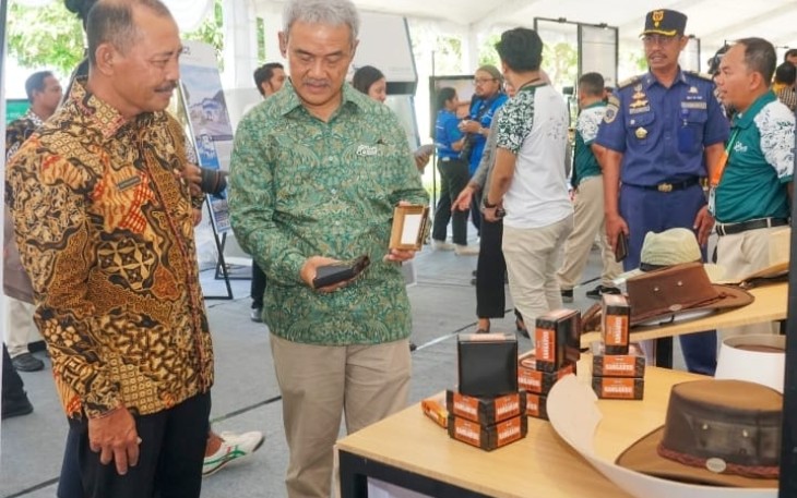 Sekretaris Daerah Provinsi Adi Prihantara secara resmi membuka kegiatan  Bintan Industrial Expo 2024 bertempat di Wisma Bintan Industrial Estate Kawasan BIE Lobam Kabupaten Bintan, Rabu  (26/06). 