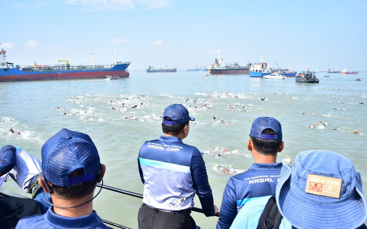 TNI AL Gelar FIN Swimming Selat Madura Kasal Cup 2024