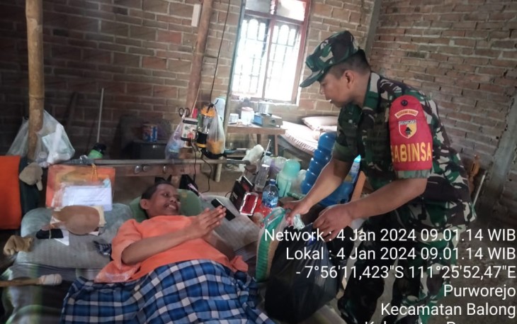 Babinsa Kodim 0802/Ponorogo Sambangi Warga Sakit