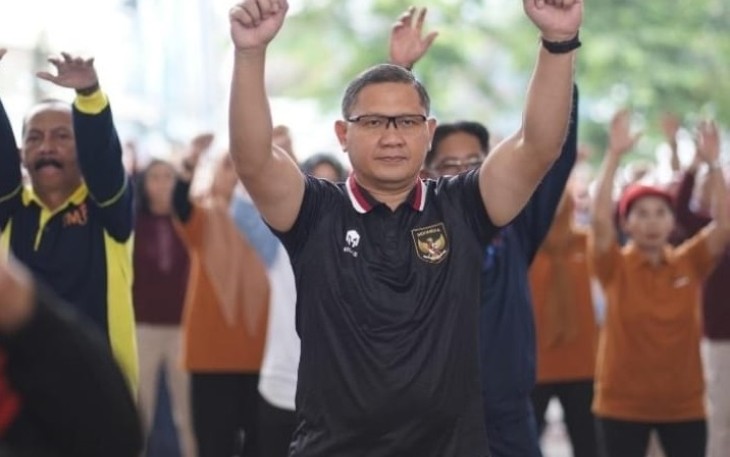 Ribuan guru SD, SMP, dan ASN Dinas Pendidikan di Kota Batu menyemarakkan Pasar Among Tani dengan senam bersama pada Jumat (23/2/2024)