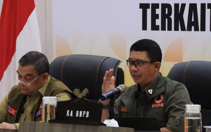 Kepala Badan Nasional Penanggulangan Bencana (BNPB) Letjen TNI Suharyanto, S.Sos., M.M. pada Rapat Koordinasi (Rakor) Penanganan Bencana Hidrometeorologi di Provinsi Riau, Kota Pekanbaru, Jumat (19/1). 