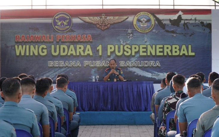 Komandan Wing Udara 1 saat Berikan Jam Komandan