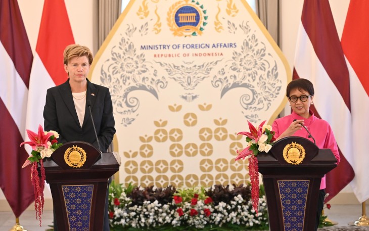 Menteri Luar Negeri RI Retno Marsudi saat menerima kunjungan kerja Menteri Luar Negeri Latvia, H.E. Baiba Braže di Jakarta hari ini (5/9). 