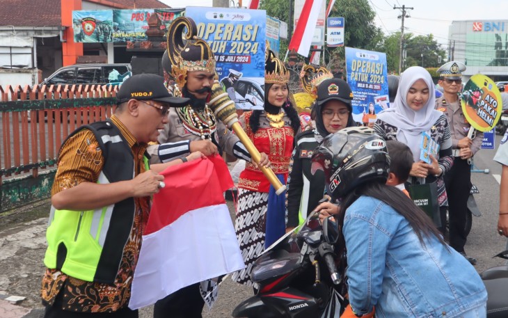 Cara Unik Satlantas Polres Purbalingga Sosialisasi Tertib Lalu Lintas 