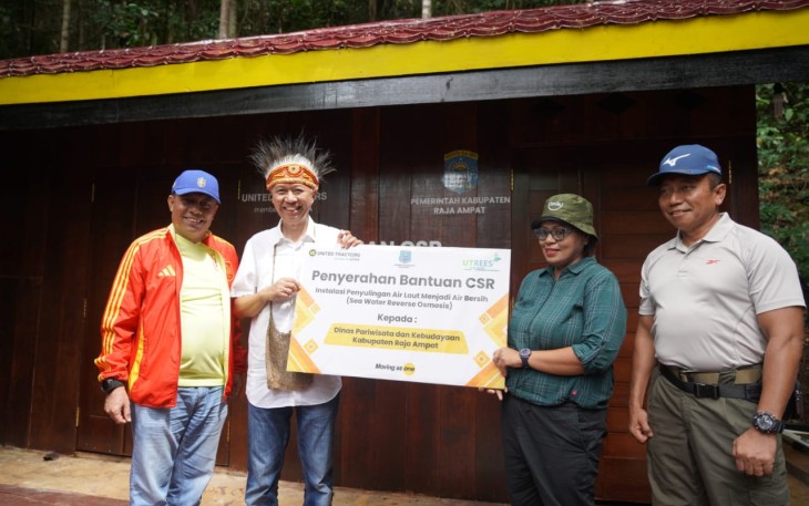 Pangdam Kasuari Bersama United Traktors Serahkan Bantuan Mesin Pengubah Air Asin Menjadi Air Bersih