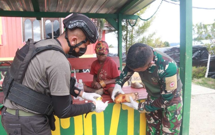 Halo Doc Tri Dharma saat Obati Luka Infeksi di Telapak Kaki Anius Sani