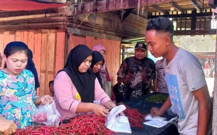 Polres Pasaman Barat dan Jajaran saat Monitor Harga Sembako di Pasar Tradisional 