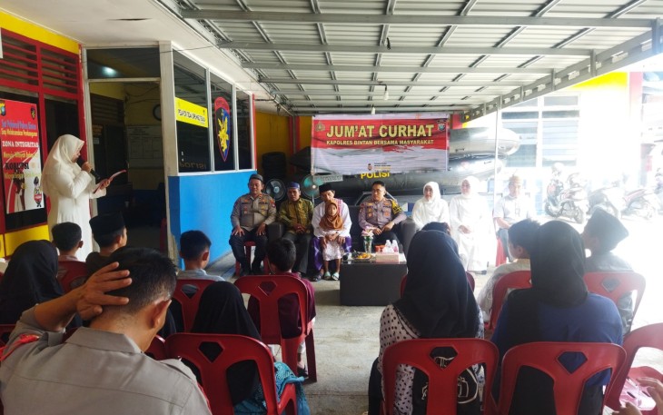 Kapolres Bintan Bersama Ketua Bhayangkari Cabang Bintan Laksanakan Jumat Curhat