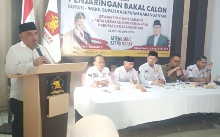  Tri Haryadi menyampaikan sambutan saat menyerahkan formulir pendaftaran sebagai Bacawabup Karanganyar, di kantor DPC Partai Gerindra Karanganyar, Rabu (29/5/2024)