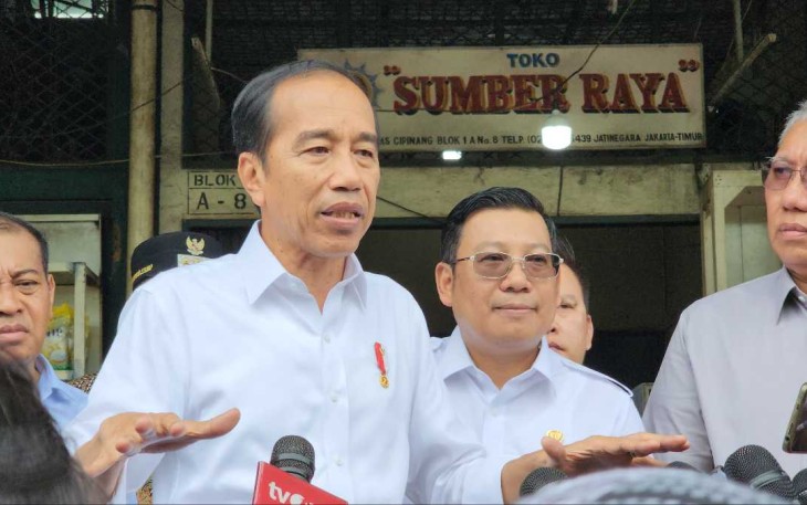 Presiden Joko Widodo saat meninjau PIBC bersama Ketua Bapanas di Cipinang Jakarta Timur, Kamis (15/2)