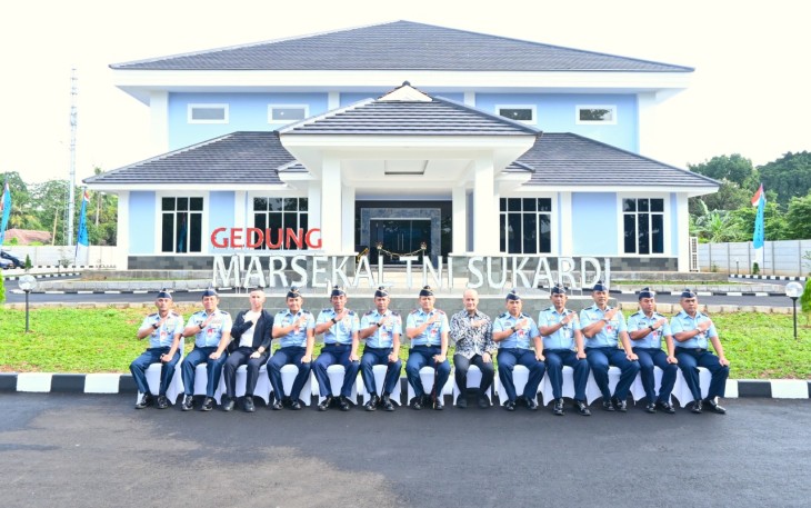  Panglima Komando Operasi Udara I Marsekal Muda TNI Mohammad Nurdin meresmikan Gedung Marsekal TNI Sukardi yang berada di Lanud Halim Perdanakusuma, Jakarta, Selasa (31-12-2024)