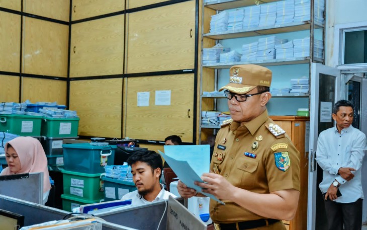 Pj Bupati Nizhamul saat Sidak ke Kantor Bapenda dan BKAD