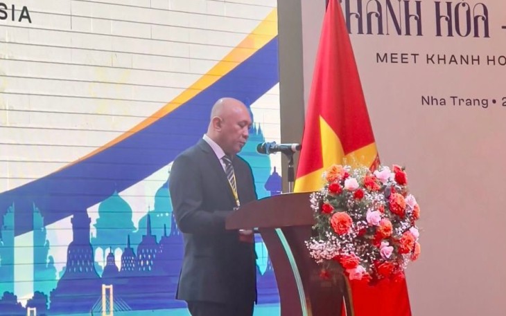 MenKopUKM Teten Masduki melakukan kunjungan kerja ke Vietnam dalam upaya memperkuat kerja sama ekonomi kedua negara khususnya terkait koperasi dan UKM serta produksi pangan.