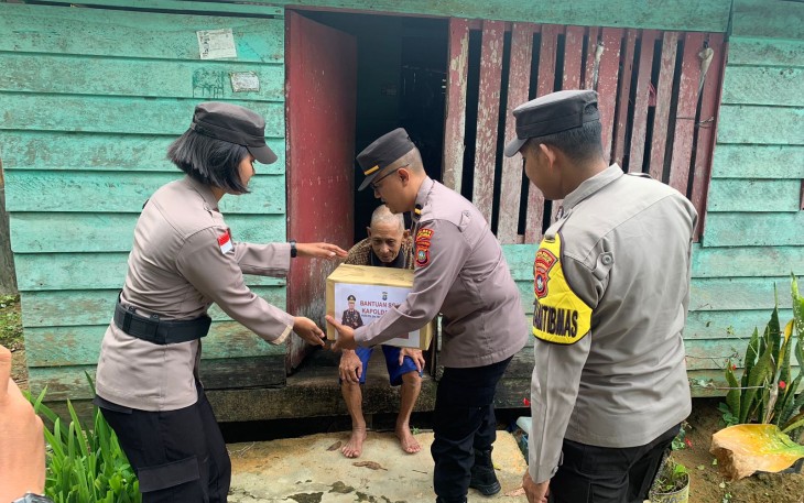 Kapolres Natuna AKBP Nanang Budi Santosa, S.I.K Salurkan Bantuan Sosial Kapolda Kepri di Ramadan Berkah