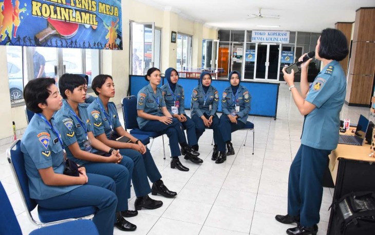 Dinas Penerangan sebagai pelaksana dalam menyampaikan informasi secara cepat dan tepat tentang TNI Angkatan Laut khususnya Kolinlamil kepada masyarakat, menuntut personel memiliki kemampuan public speaking yang profesional dalam melatih sumber daya manusia yang unggul