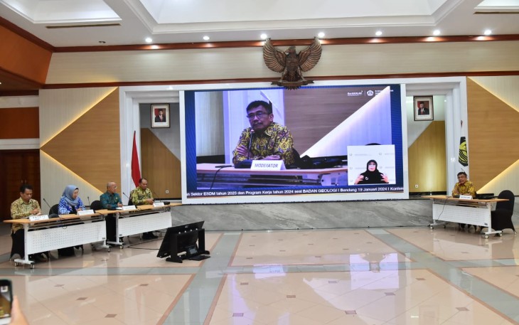 Kepala Badan Geologi Kementerian ESDM Muhammad Wafid dalam konferensi pers Capaian Kinerja Badan Geologi Tahun 2023 dan Rencana Tahun 2024 di Bandung, Jumat (19/1).