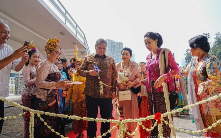 Menteri Koordinator Bidang Perekonomian Airlangga Hartarto saat menyampaikan sambutan dalam acara Pembukaan Kongres Wanita Indonesia (KOWANI) Expo dan Hari Kebaya Nasional Tahun 2024, di Jakarta Pusat, Selasa (23/07/2024)