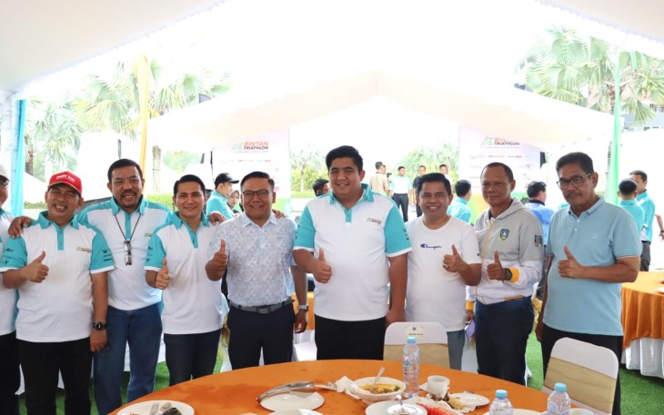 Foto bersama saat event Bintan Triathlon 2024