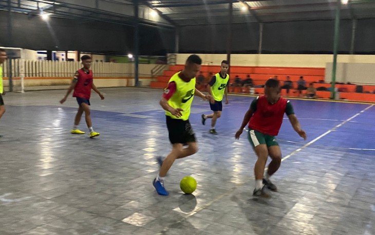  Prajurit Lanudal TPl Bermain Futsal