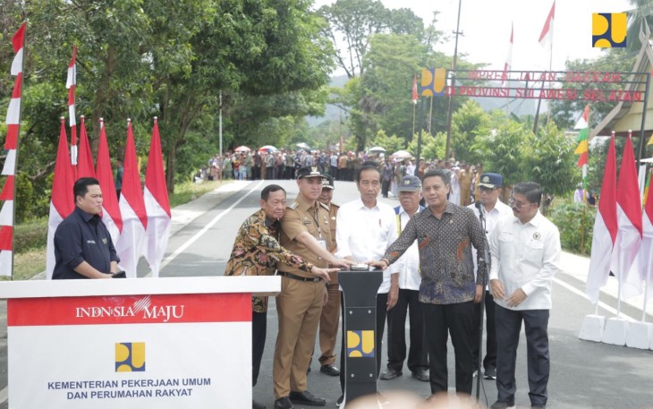 Presiden Jokowi saat Resmikan 27 Ruas Inpres Jalan Daerah di Sulawesi Selatan Senilai Rp669 Miliar