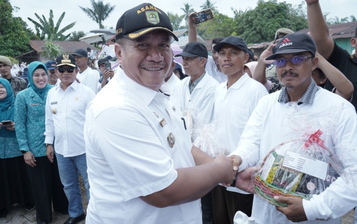 Bupati Asahan Dampingi Pj Gubernur Sumatera Utara Tanam Cabai di Desa Serdang