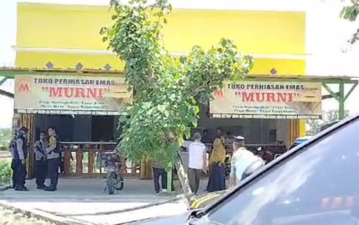 Toko emas "Murni" di desa Wado kecamatan Kedungtuban kabupaten Blora yang disatroni pencuri pada Selasa (16/4/2024).