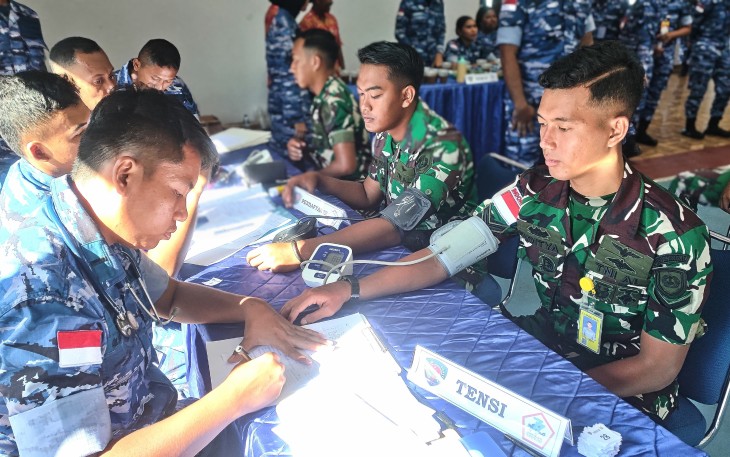Prajurit Lanudal Biak Sumbangkan Darah dan Bazar di Hari Bhakti Ke-77 TNI AU 2024