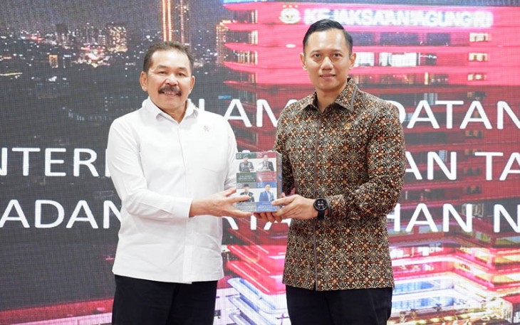 Jaksa Agung ST Burhanuddin saat bersama Menteri ATR/Ka.BPN RI Agus Harimurti Yudhoyono (AHY)