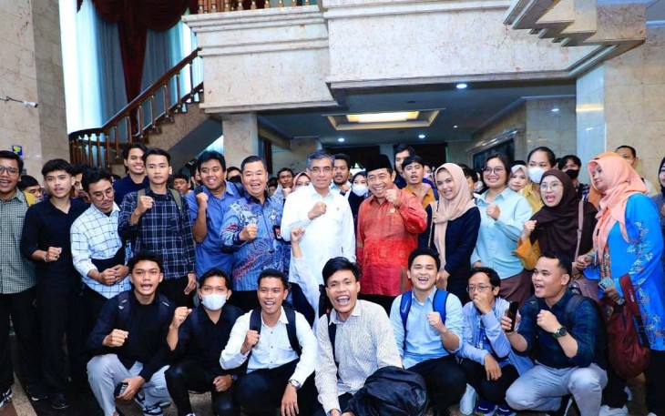 Menaker Yassierli foto bersama usai pembukaan Jakner Expo 2024 di Jakarta 