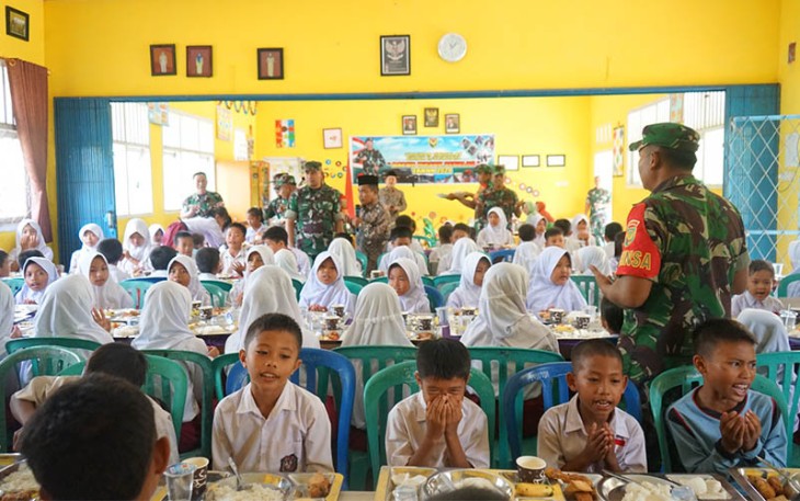 Program Dapur Masuk Sekolah di SDN 23 Bengkulu Selatan yang berada di Desa Lubuk Sirih Ilir, Kecamatan Manna, Kabupaten Bengkulu Selatan, Jum’at (19/1/2024).