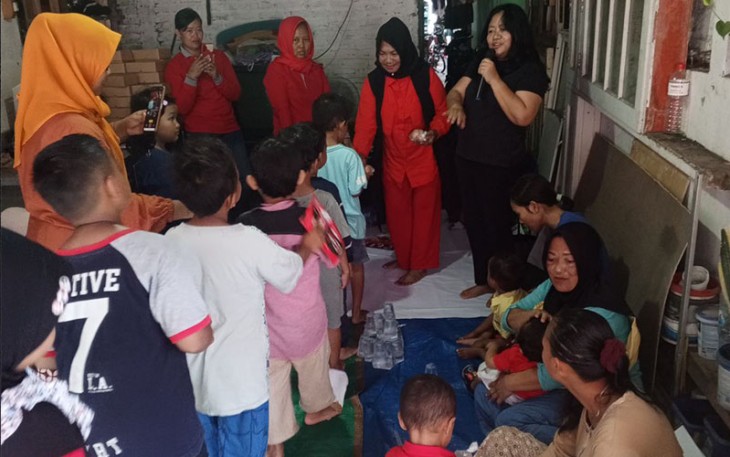  anggota DPRD Jatim dari Fraksi PDI Perjuangan Agatha Retnosari, terus turun kemasyarakat, membarsamai masyarakat dan beri bantuan pada masyarakat.