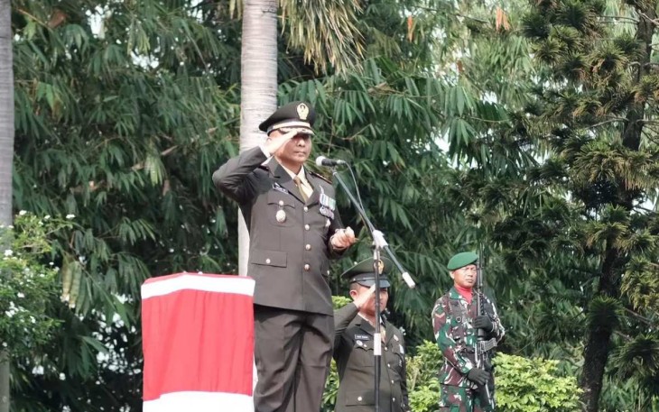 Dandim 0508/Depok, Kolonel Inf Iman Widhiarto menjadi Inspektur Upacara Peringatan Hari Pahlawan tahun 2024, di TMP Cilodong, Minggu (10/11/24)